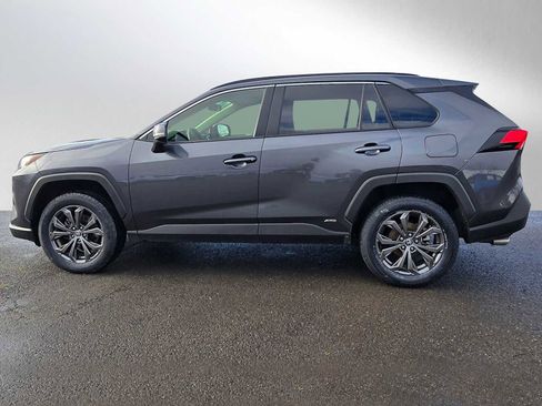 Used 2023 Toyota RAV4 XLE Premium image 7