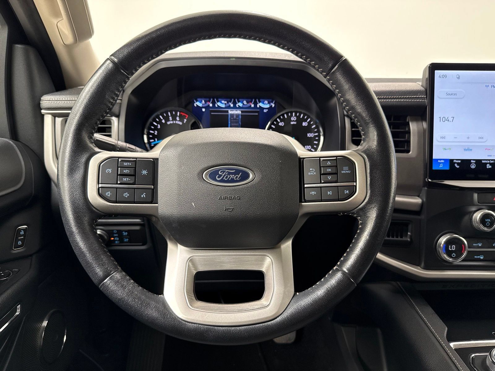 Used 2022 Ford Expedition XLT AWD/4WD image 25