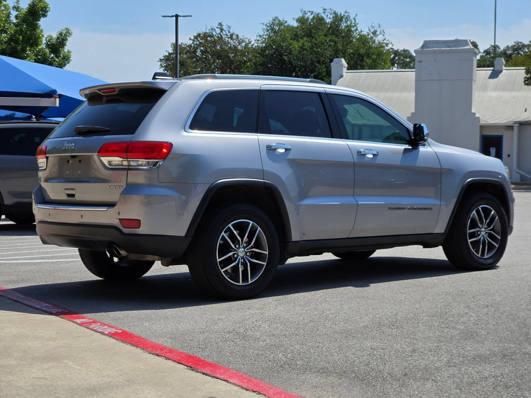Used 2018 Jeep Grand Cherokee Limited w/ Luxury Group II RWD image 3