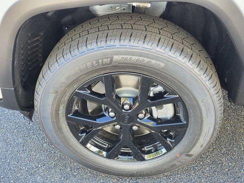 New 2025 Jeep Grand Cherokee L Altitude image 24