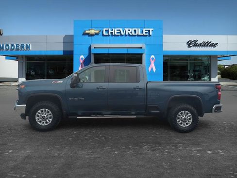Used 2025 Chevrolet Silverado 2500 LT AWD/4WD image 2