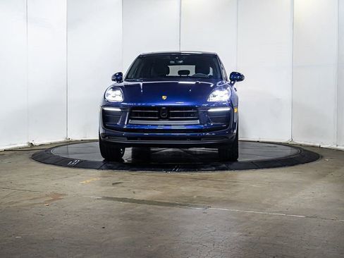 Certified 2025 Porsche Macan image 10