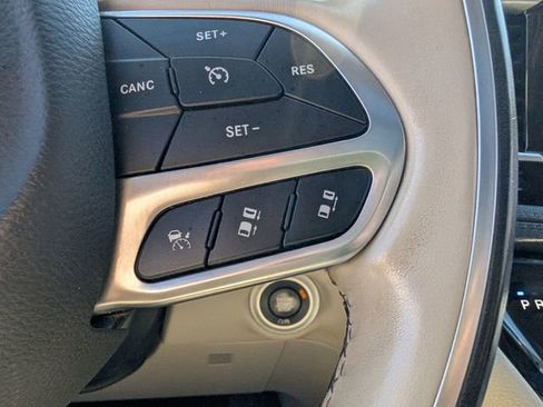 Used 2020 Chrysler Pacifica Limited w/ Advanced Safetytec Group FWD image 27