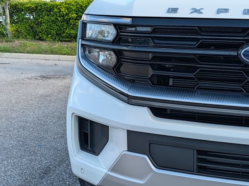 Certified 2025 Ford Expedition Platinum AWD/4WD image 10