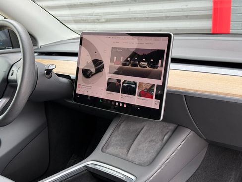 Used 2023 Tesla Model Y AWD image 23