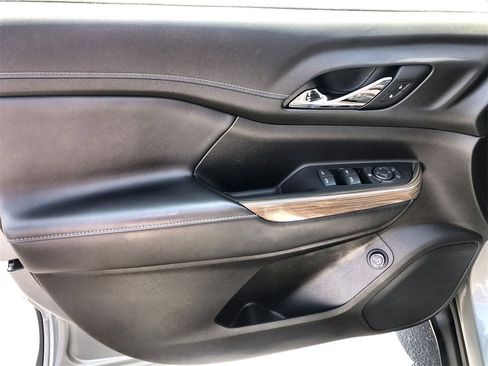 Used 2023 GMC Acadia SLE w/ Driver Convenience Package image 13