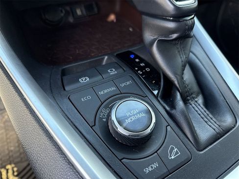 Used 2020 Toyota RAV4 Limited image 30