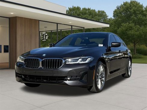 Certified 2023 BMW 530e w/ Convenience Package image 2