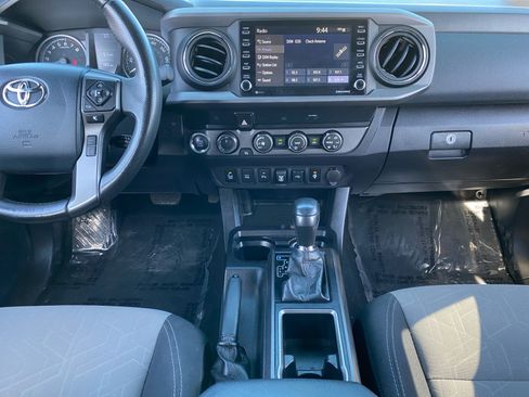 Used 2020 Toyota Tacoma TRD Off-Road w/ Technology Package AWD/4WD image 11
