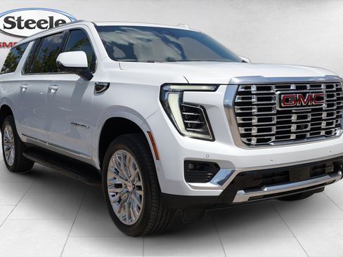Used 2026 GMC Yukon XL Denali w/ Advanced Technology Package AWD/4WD image 3