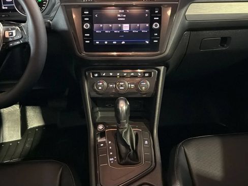 Used 2018 Volkswagen Tiguan SEL FWD image 62