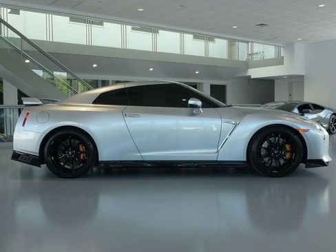 Used 2023 Nissan GT-R Premium w/ Floor Mat Package AWD/4WD image 8