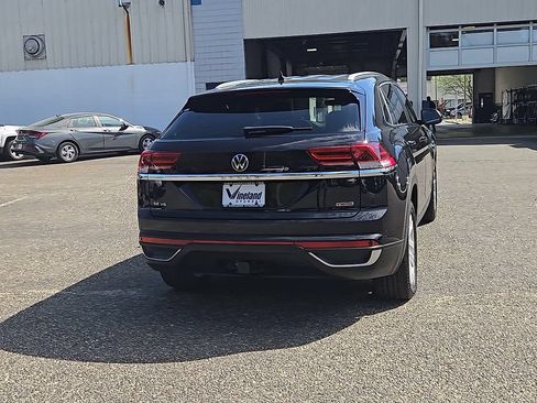 Used 2022 Volkswagen Atlas Cross Sport SE AWD/4WD image 7