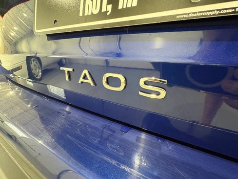 Used 2024 Volkswagen Taos SE w/ Panoramic Sunroof Package FWD image 48