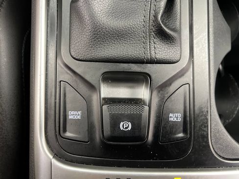 Used 2025 Kia Carnival FWD image 60