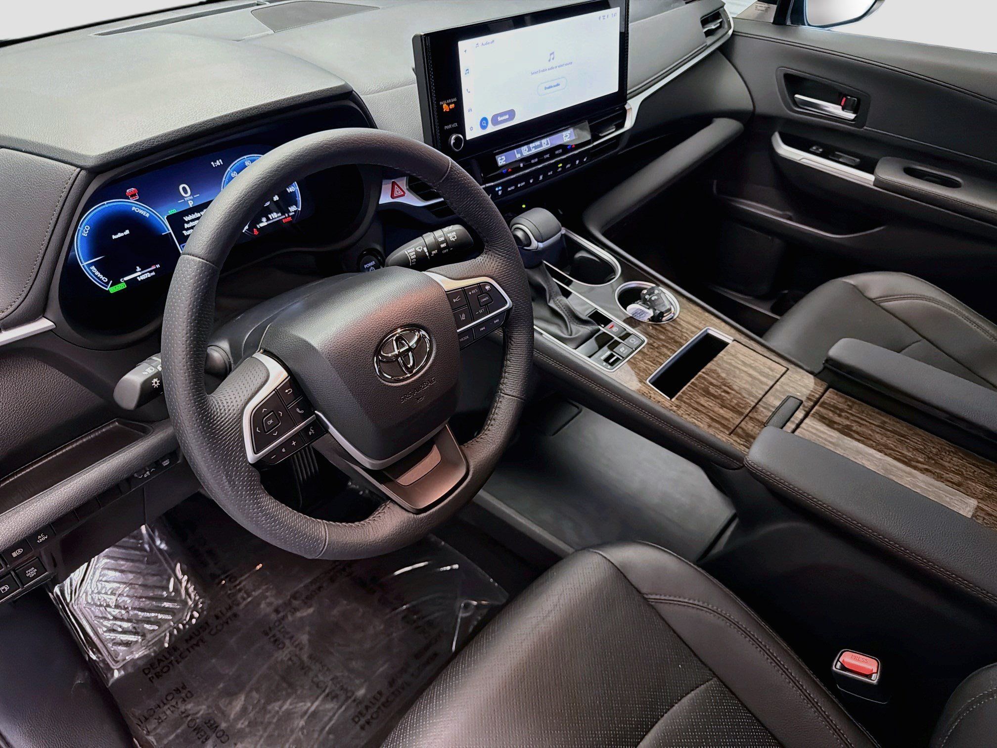 Used 2025 Toyota Sienna Limited FWD image 7
