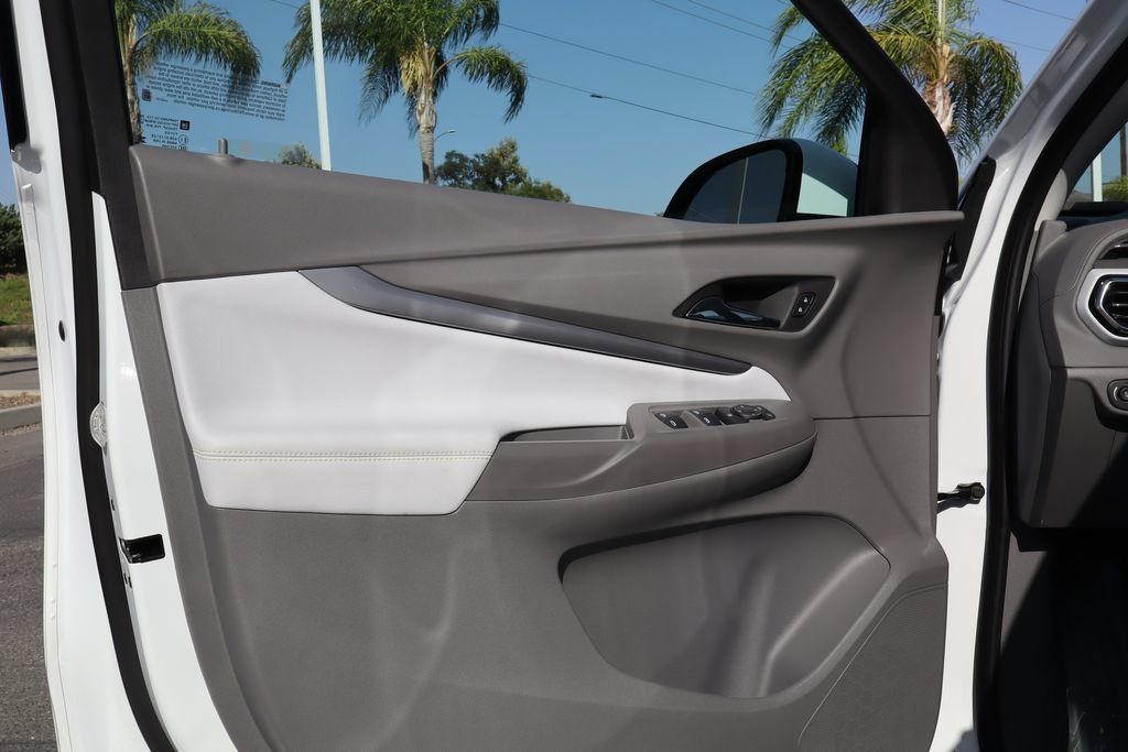 Used 2023 Chevrolet Bolt EUV Premier w/ Super Cruise Package FWD image 19