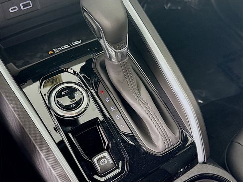 New 2025 Chevrolet Colorado LT w/ LT Convenience Package image 12