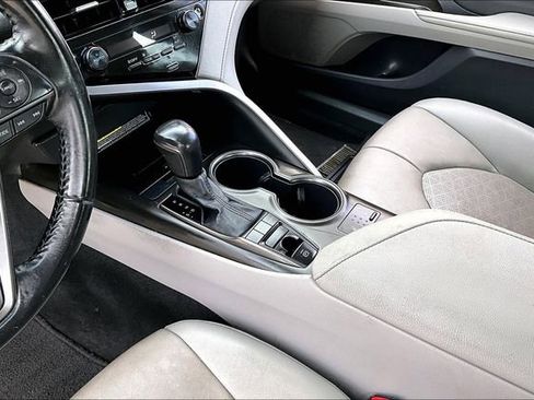 Used 2021 Toyota Camry XSE image 15