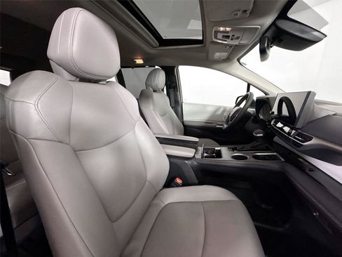 Certified 2026 Toyota Sienna XLE FWD image 42