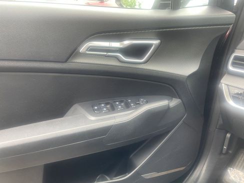 Used 2025 Kia Sportage LX FWD image 18