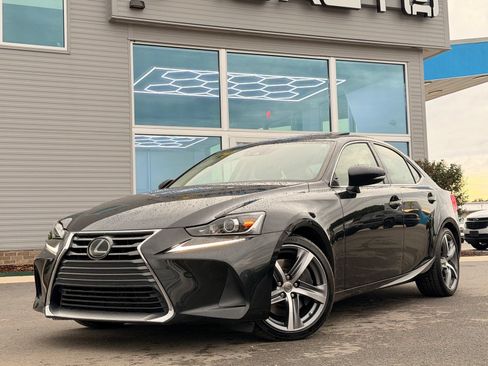Used 2018 Lexus IS 300 w/ Comfort Package RWD image 4