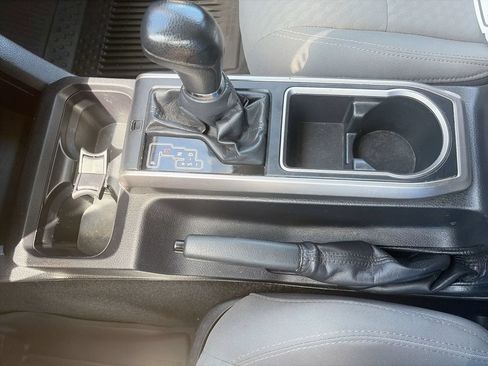 Used 2020 Toyota Tacoma SR5 AWD/4WD image 23