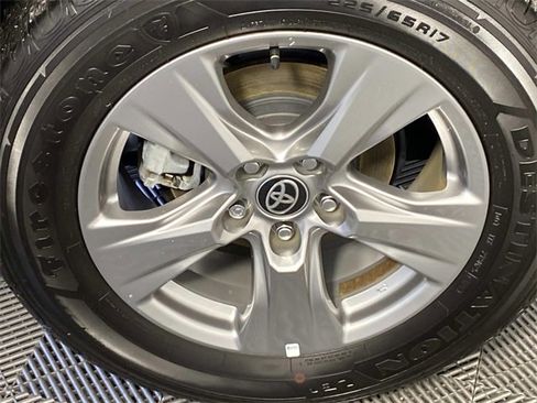 Used 2024 Toyota RAV4 XLE image 30