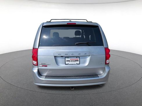 Used 2017 Dodge Grand Caravan SXT w/ Driver Convenience Group FWD image 4