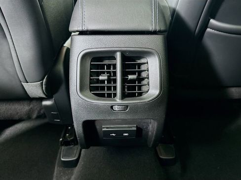 Used 2020 Jeep Cherokee Latitude Plus image 25