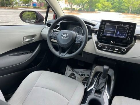 Used 2020 Toyota Corolla LE FWD image 29