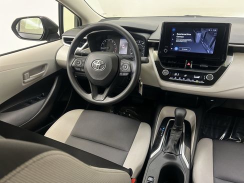 Used 2025 Toyota Corolla LE image 30