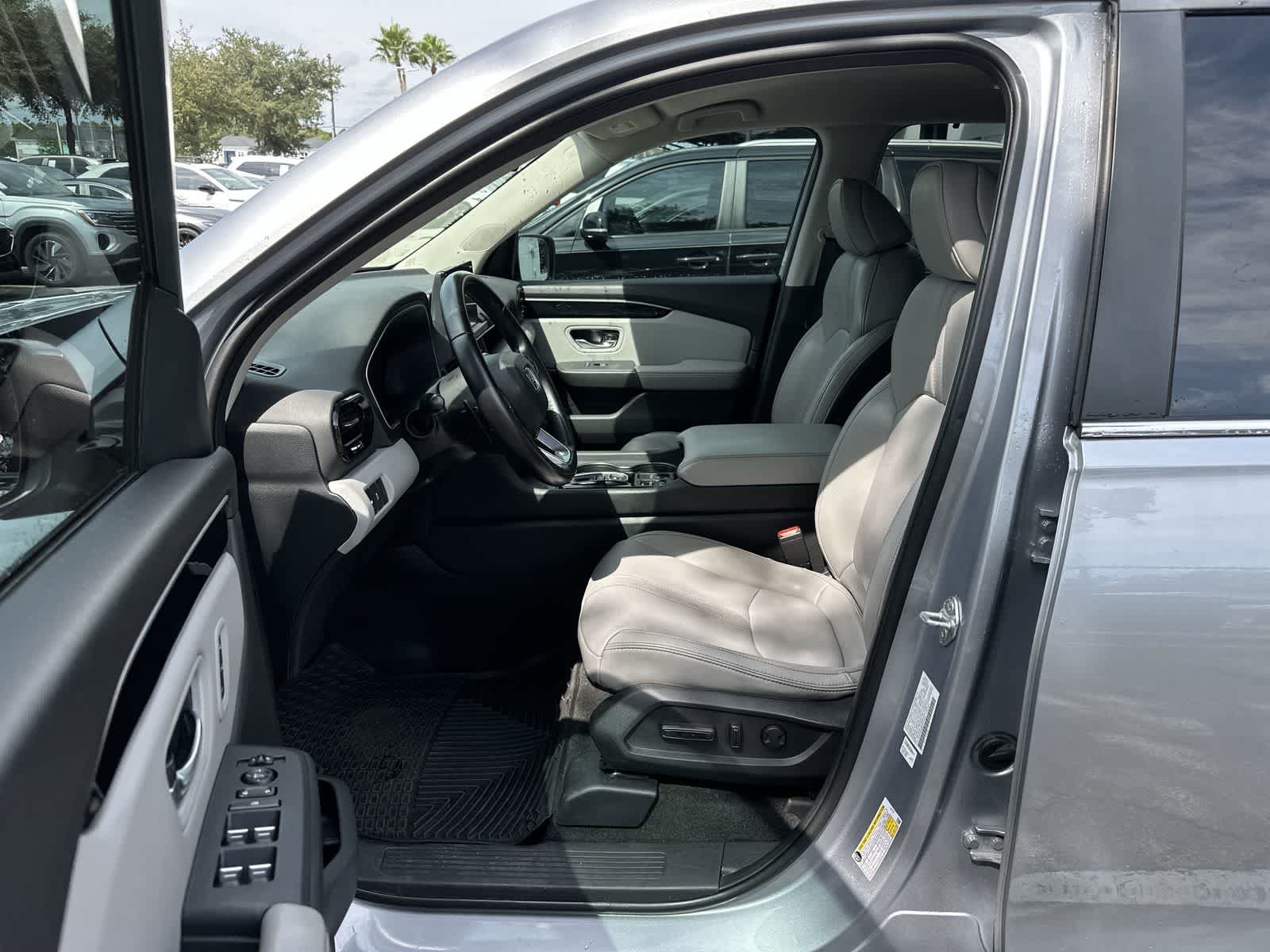Used 2023 Honda Pilot EX-L image 2