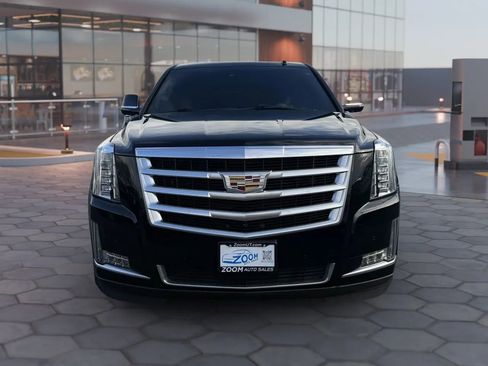 Used 2019 Cadillac Escalade ESV Luxury image 2