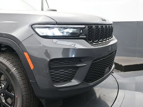 New 2025 Jeep Grand Cherokee Altitude image 31