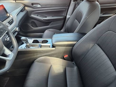 Used 2024 Nissan Altima 2.5 SV FWD image 10