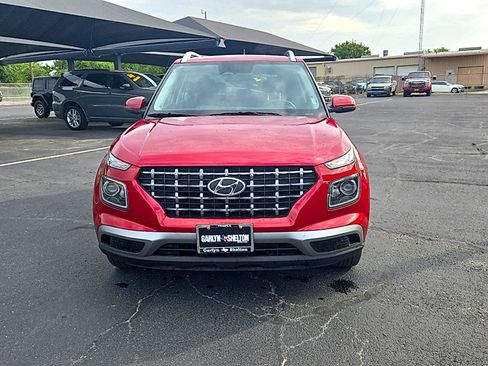 Used 2025 Hyundai Venue SEL FWD image 2