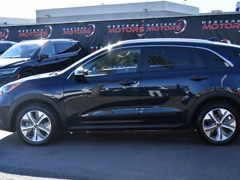 Used 2022 Kia Niro EX image 4