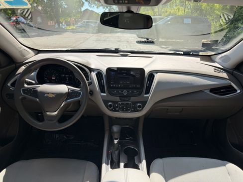 Used 2022 Chevrolet Malibu LT FWD image 15
