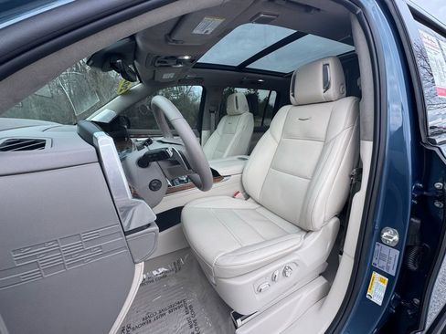 Certified 2025 Cadillac Escalade ESV Sport Platinum image 43