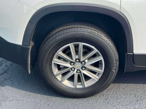 Used 2023 Chevrolet Traverse LT AWD/4WD image 11
