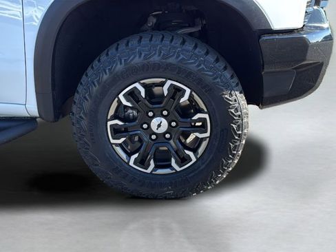Used 2023 Chevrolet Silverado 1500 ZR2 AWD/4WD image 23