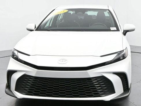 Used 2025 Toyota Camry SE image 2