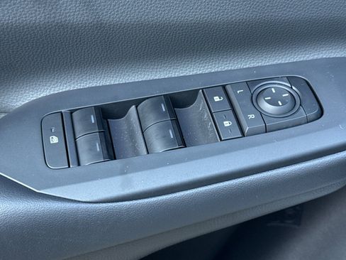 Certified 2025 Toyota Prius LE image 18