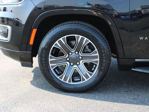 Used 2024 Jeep Wagoneer L Series II w/ Flexible Seating Group image 17