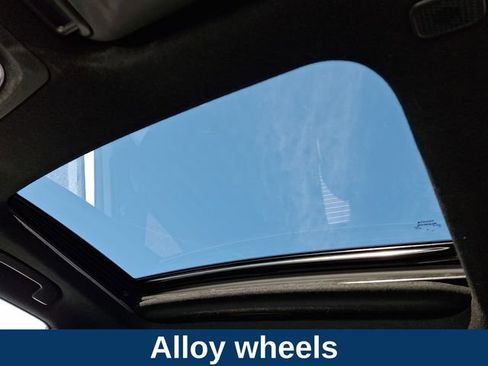 Used 2023 Toyota Corolla Cross XSE image 16