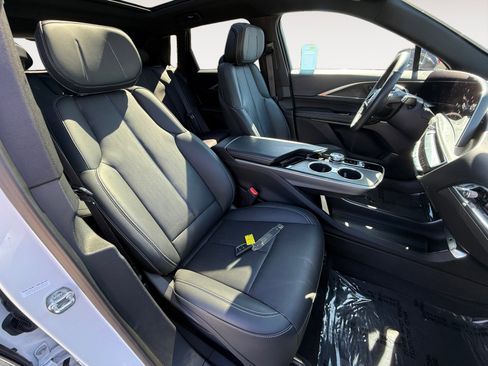 Used 2024 Cadillac Lyriq Luxury image 19