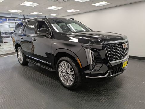 Used 2025 Cadillac Escalade Premium Luxury image 3