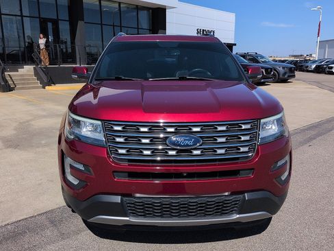 Used 2017 Ford Explorer Limited image 3