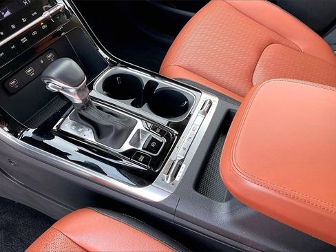 Certified 2024 Kia Carnival SX Prestige image 16